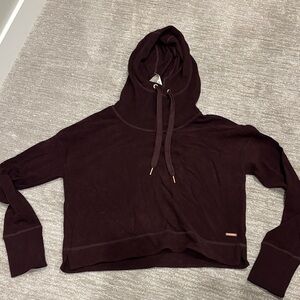 NWT sweaty Betty escape Lux cropped hoodie. Medium color is black cherry.